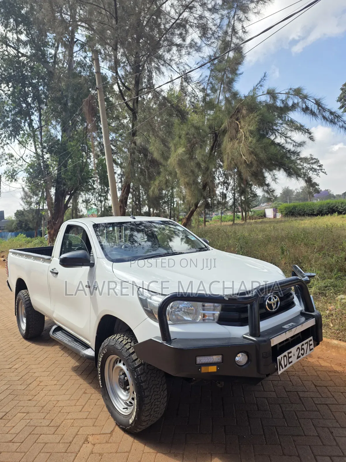 Toyota Hilux 2021 White