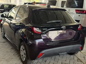 Toyota Yaris 2021 Brown