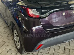Toyota Yaris 2021 Brown