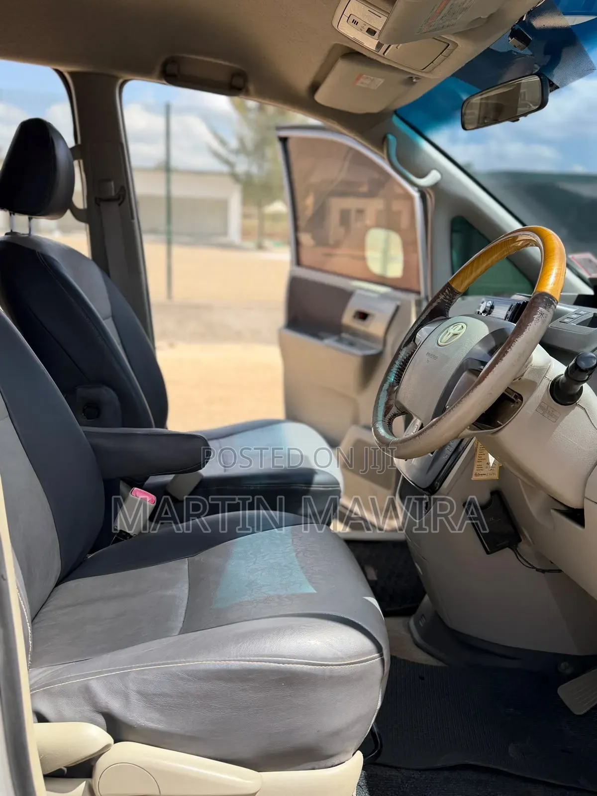Toyota Noah 2009 Silver