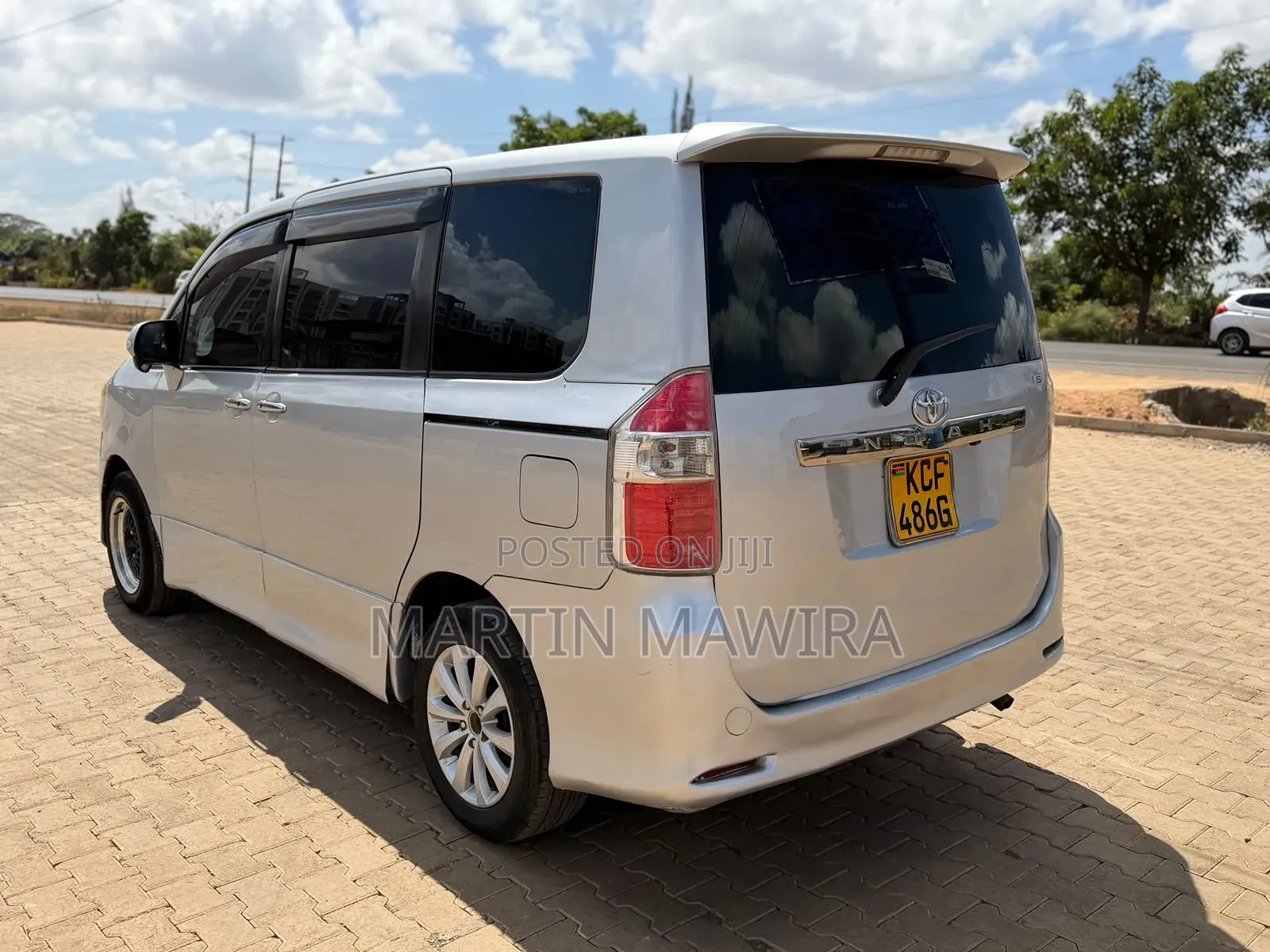Toyota Noah 2009 Silver