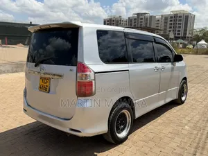 Toyota Noah 2009 Silver