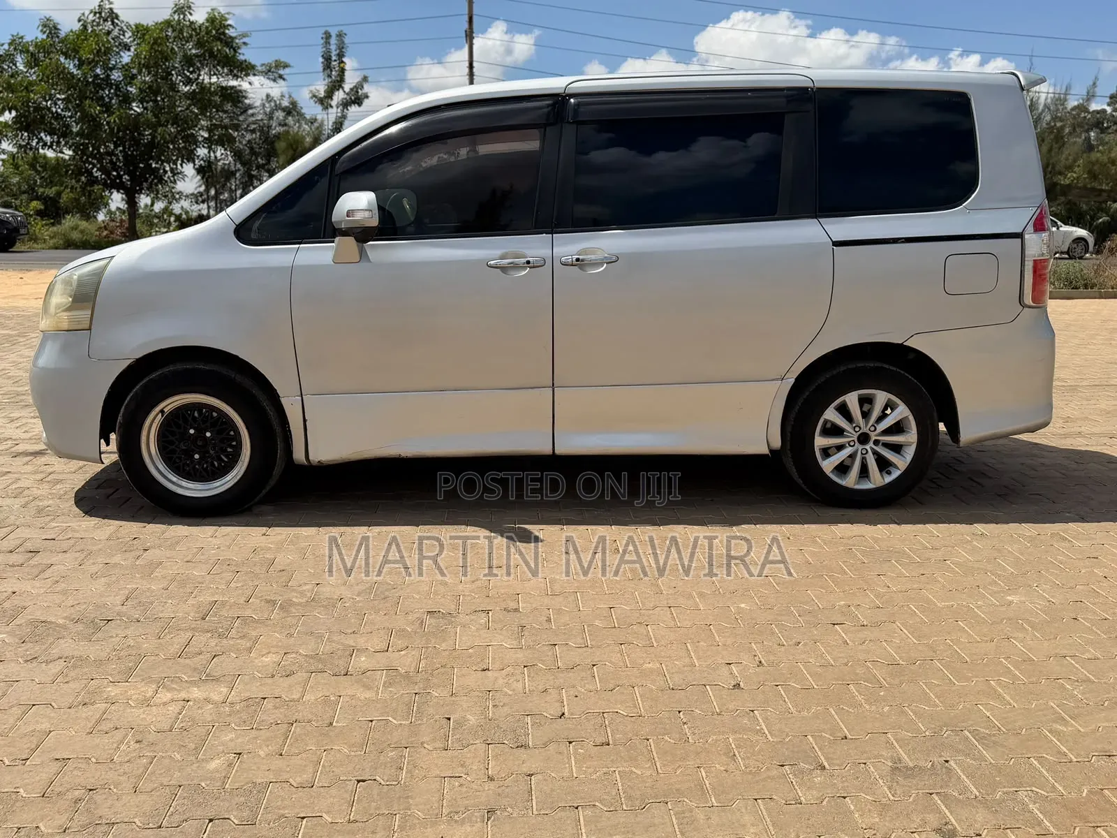 Toyota Noah 2009 Silver