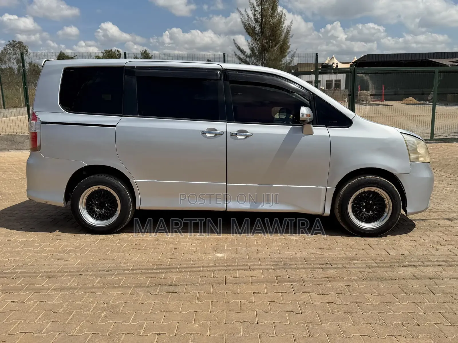 Toyota Noah 2009 Silver