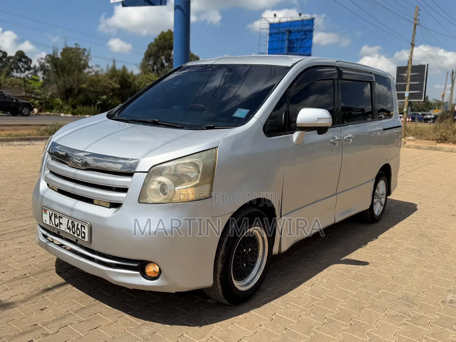 Toyota Noah 2009 Silver