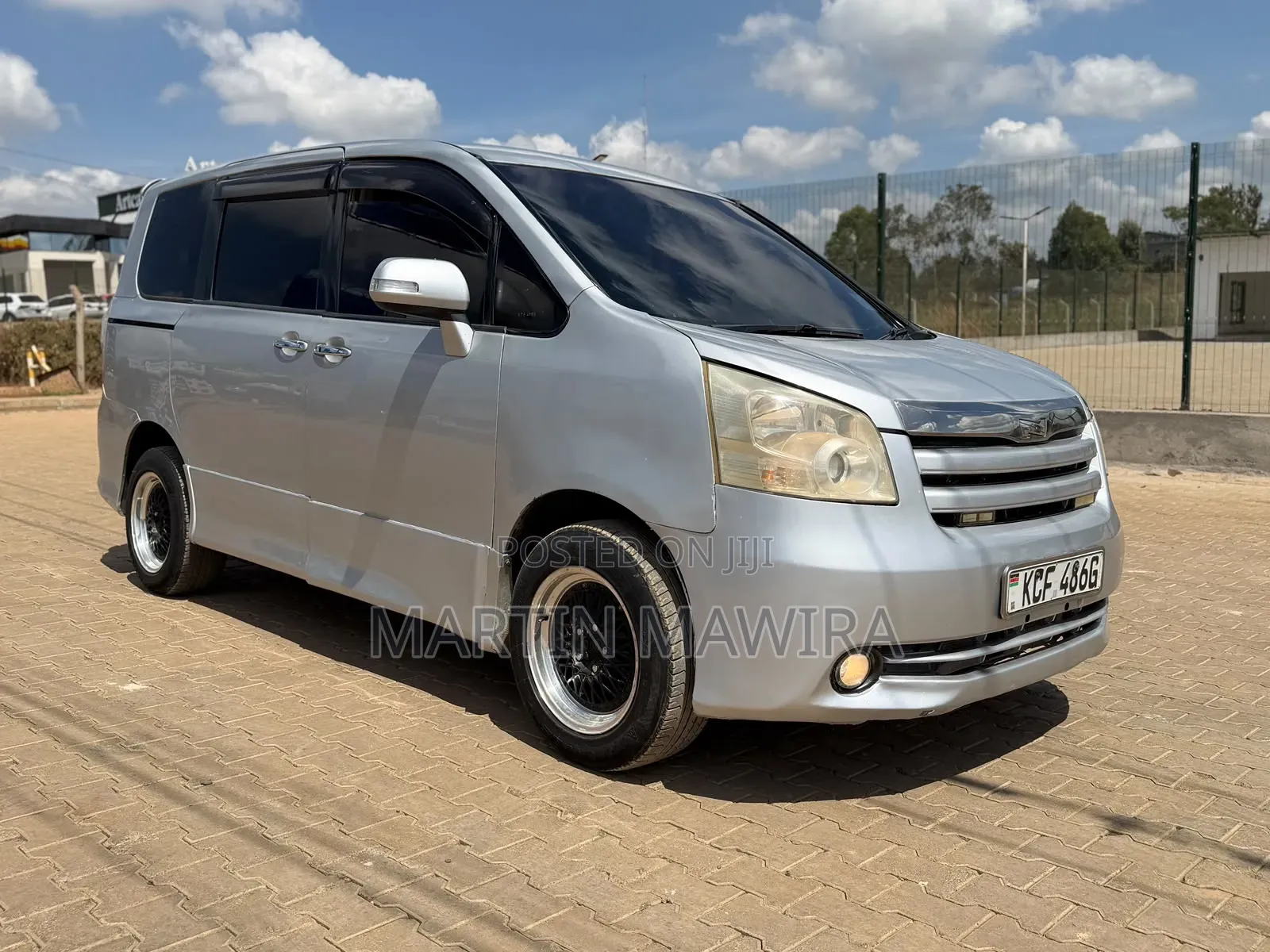 Toyota Noah 2009 Silver
