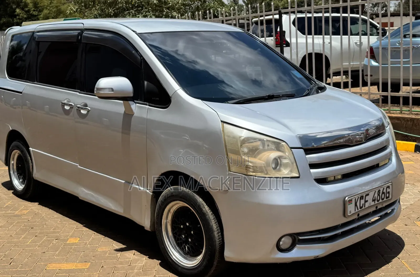 Toyota Noah 2008 Silver