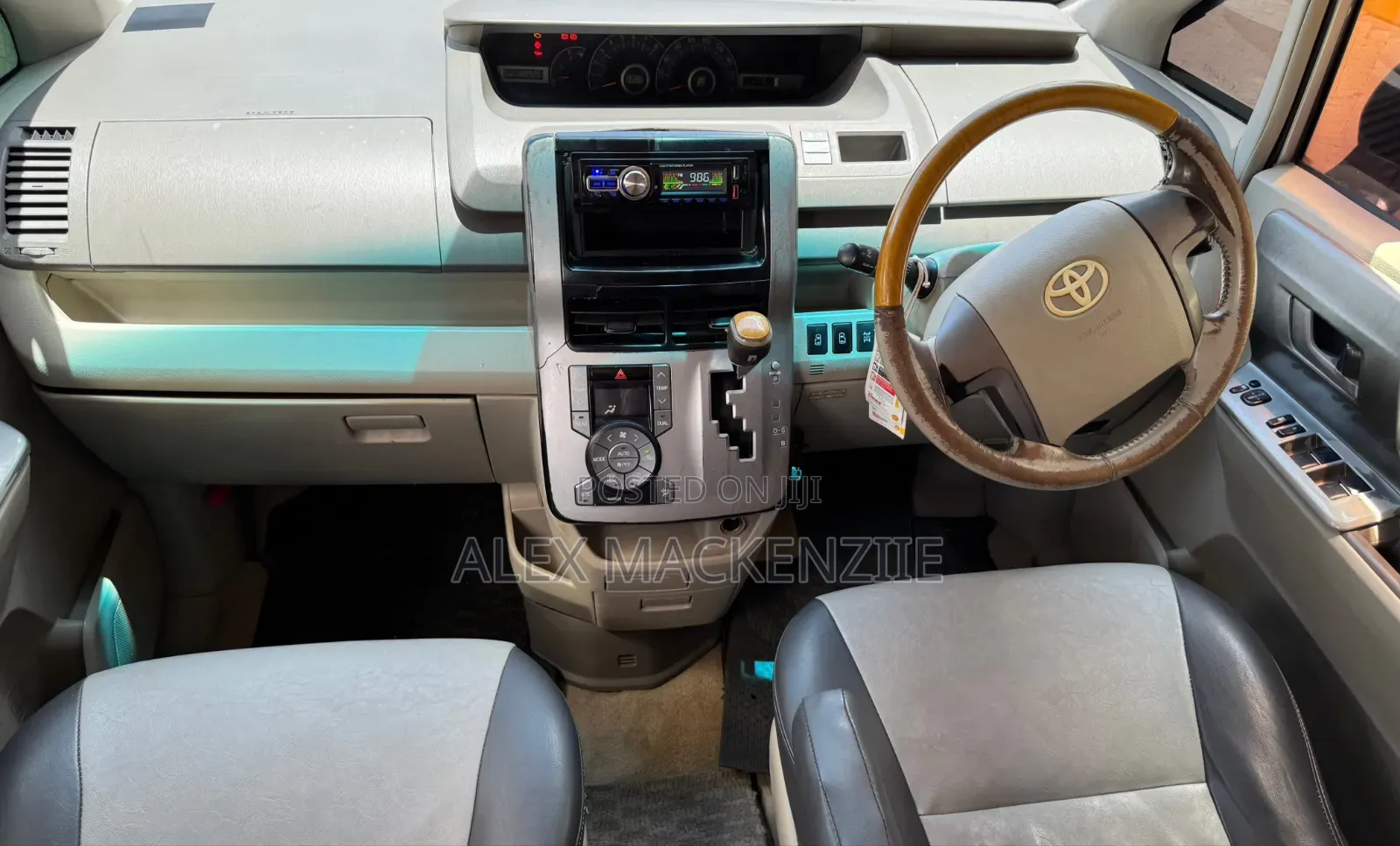 Toyota Noah 2008 Silver