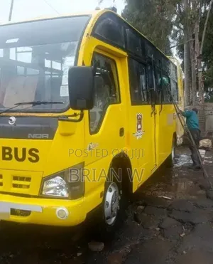 Isuzu NQR 2017 Yellow