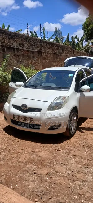 Toyota Vitz 1.3 AWD 5dr 2010 White