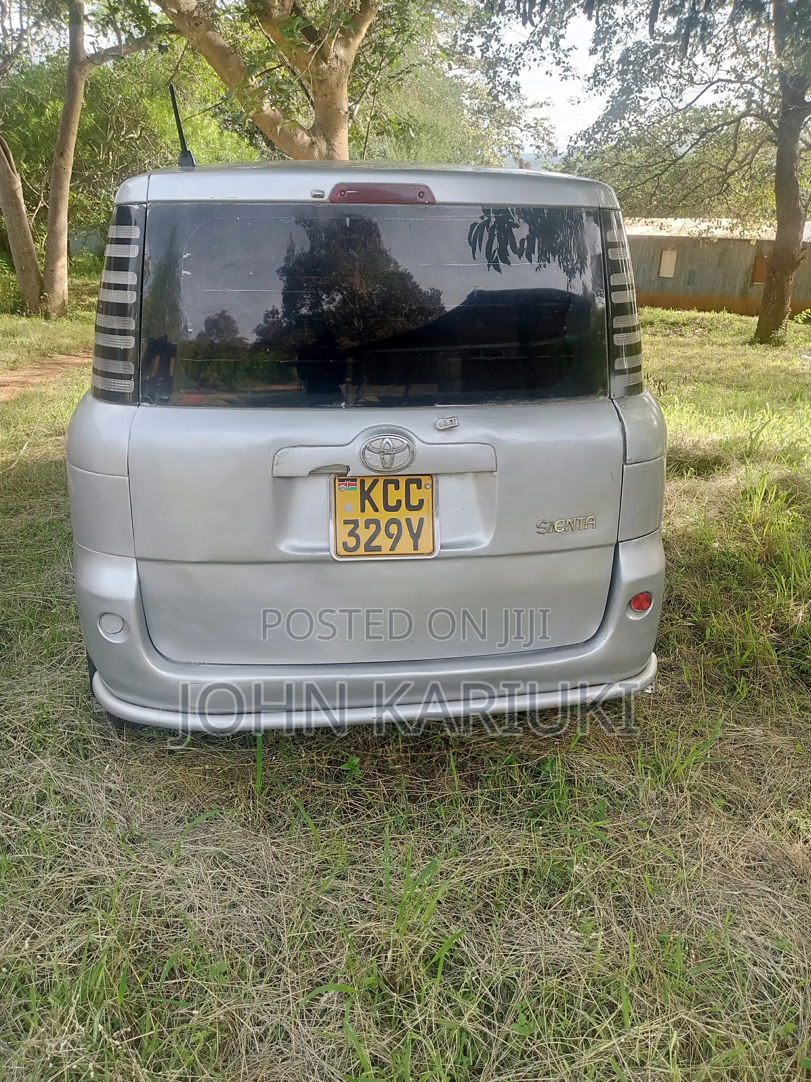 Toyota Sienta 2010 Silver