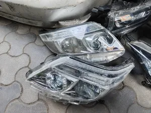 Toyota Noah ZR80) 2015 /2017 Model Headlights Each