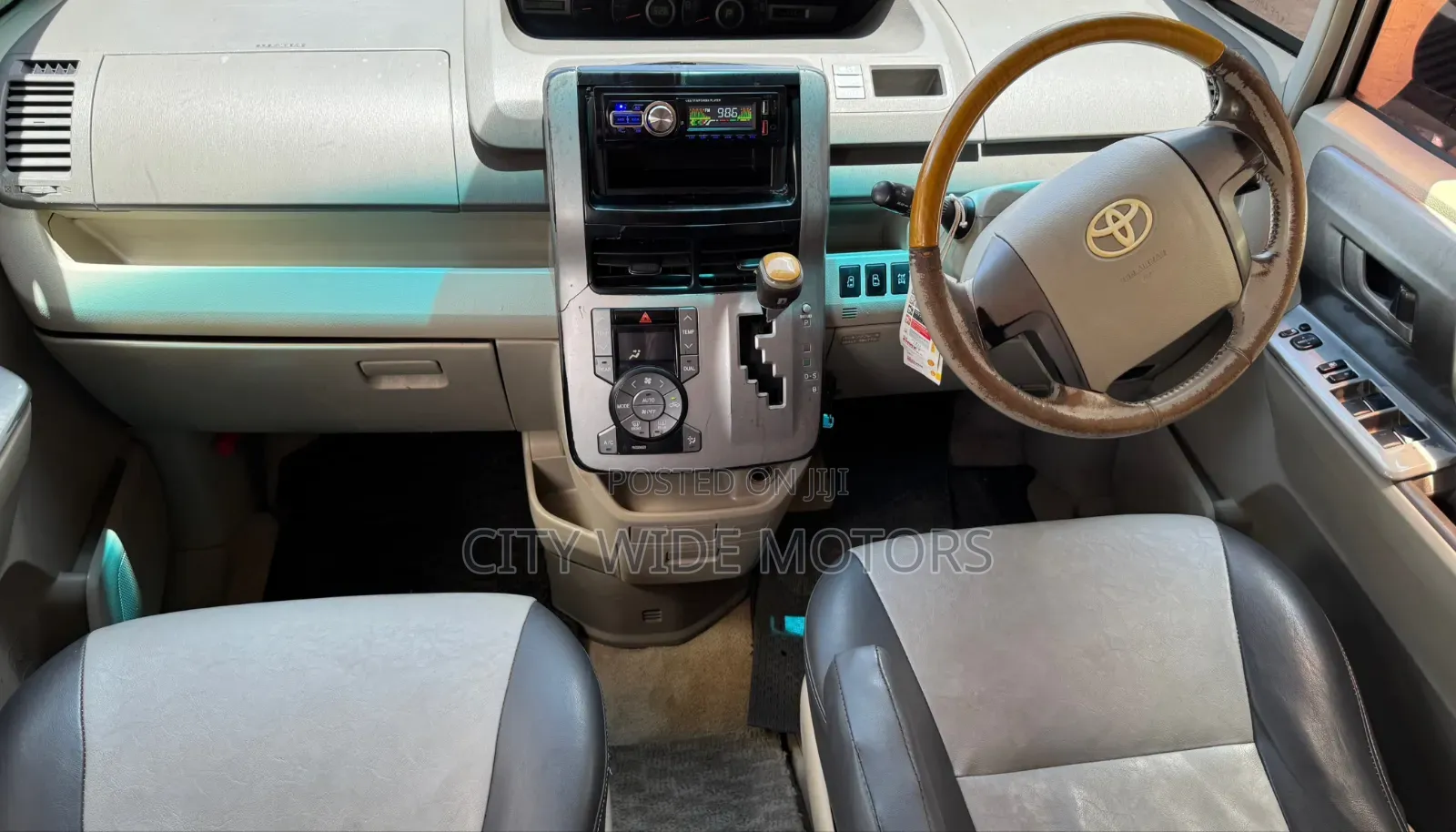 Toyota Noah 2008 Silver
