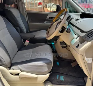 Toyota Noah 2008 Silver