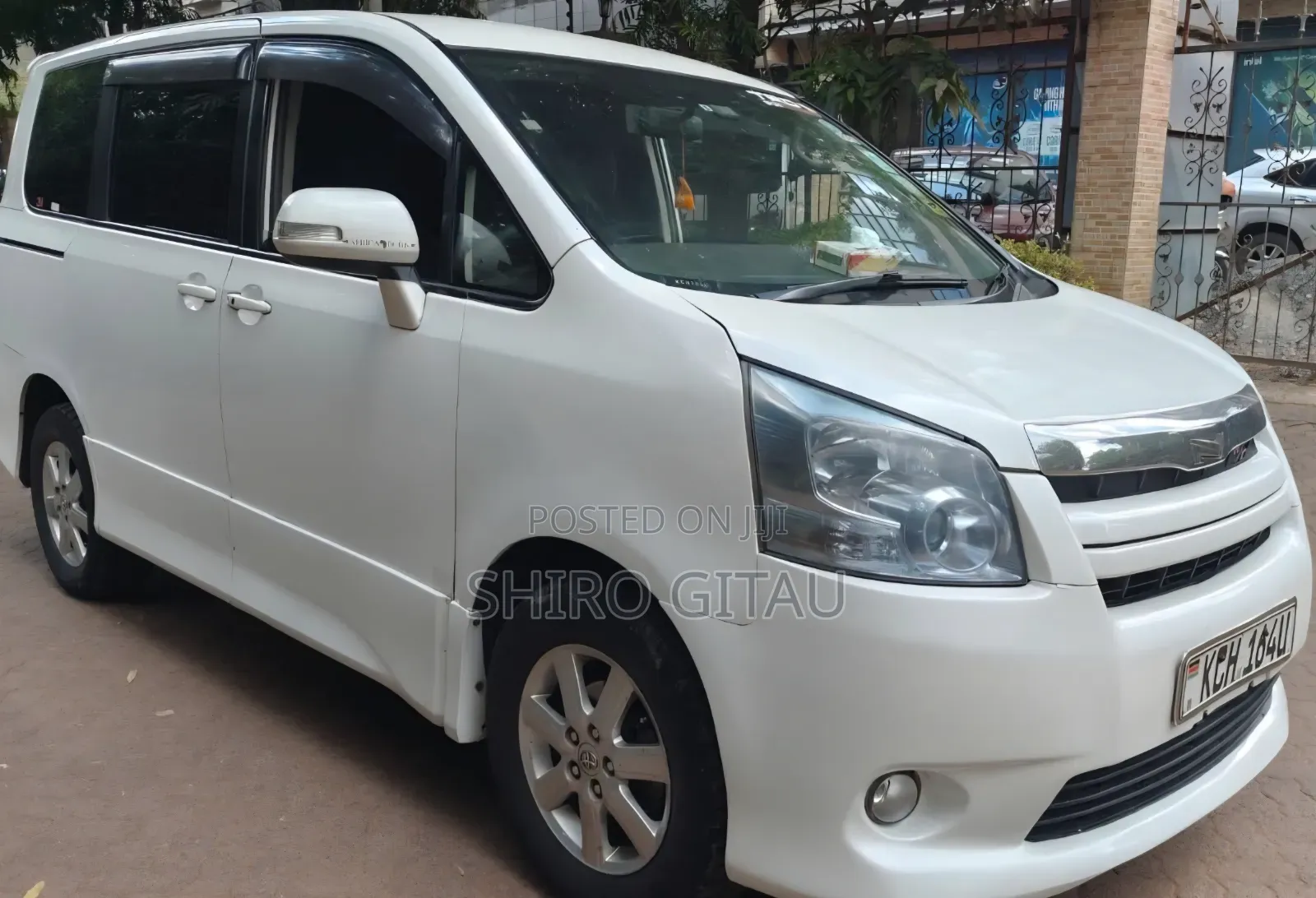 Toyota Noah 2009 White