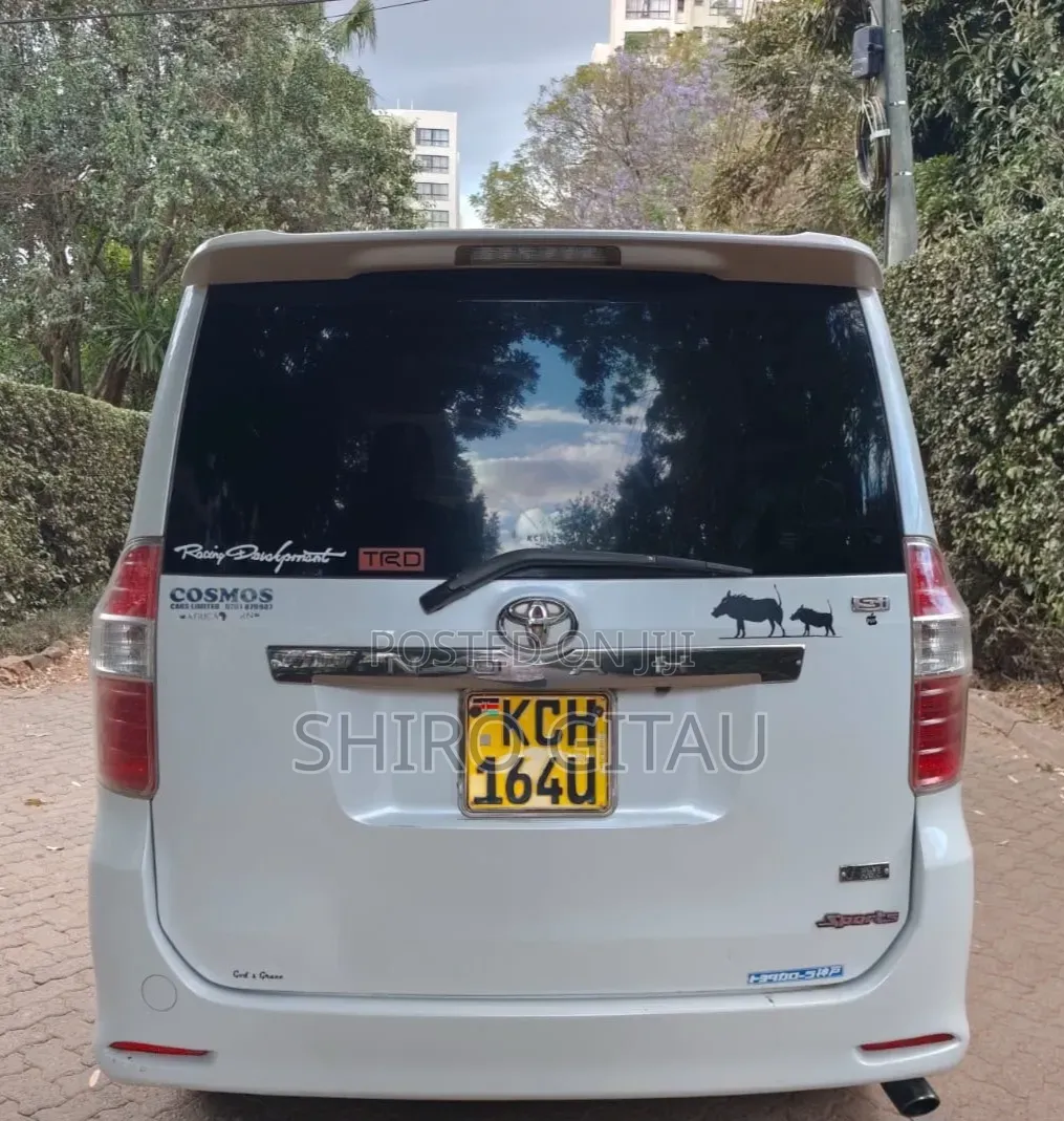 Toyota Noah 2009 White