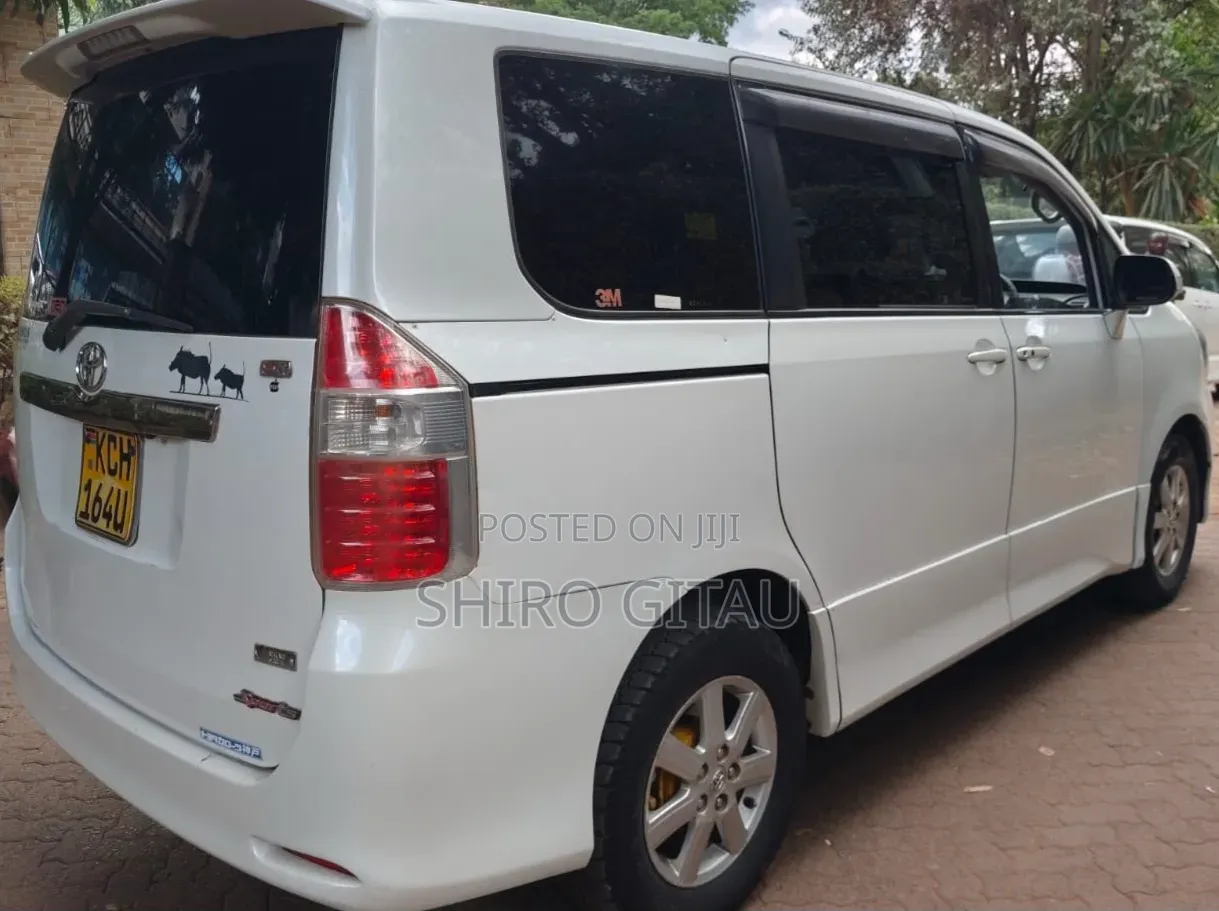 Toyota Noah 2009 White