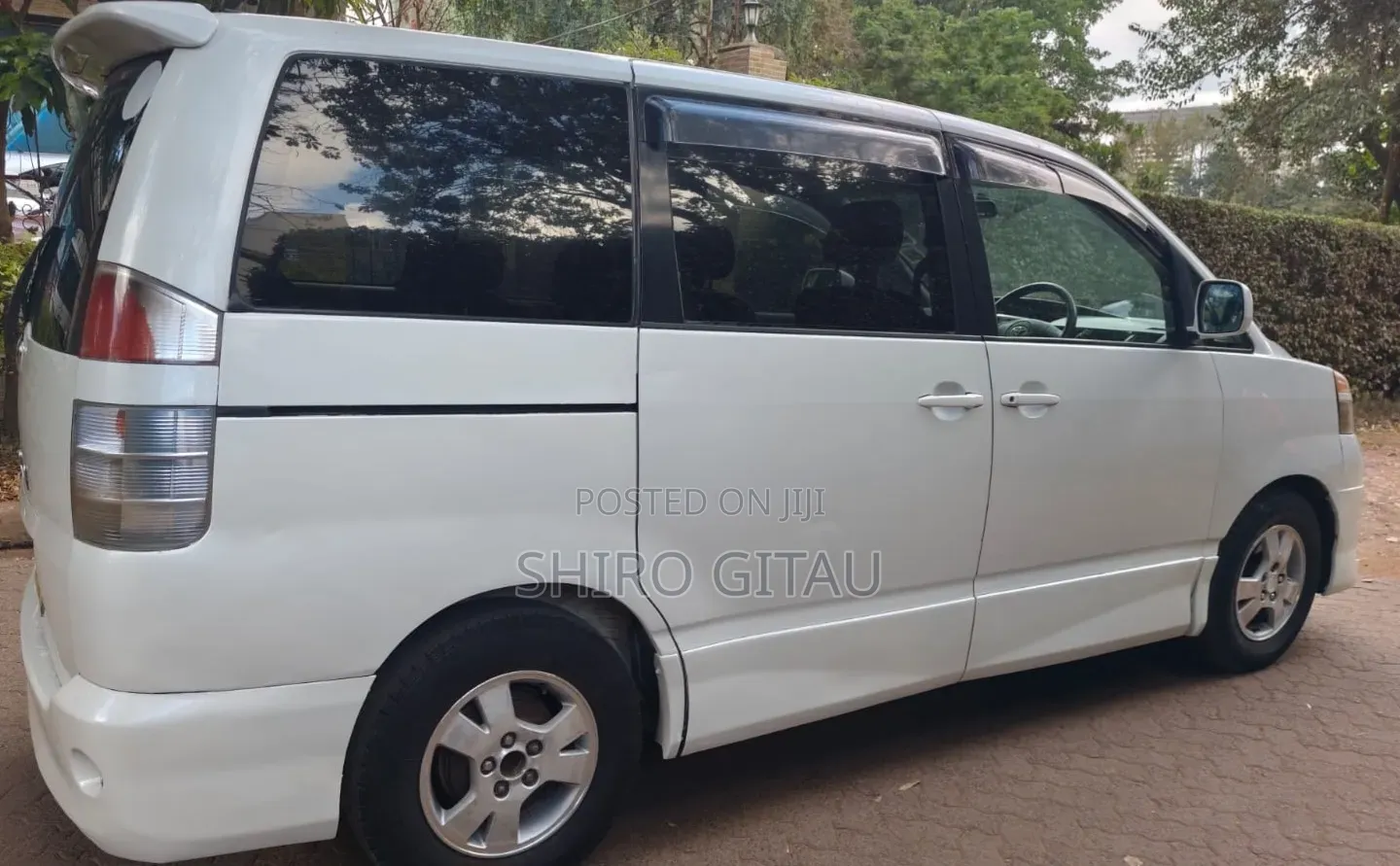 Toyota Voxy 2002 White