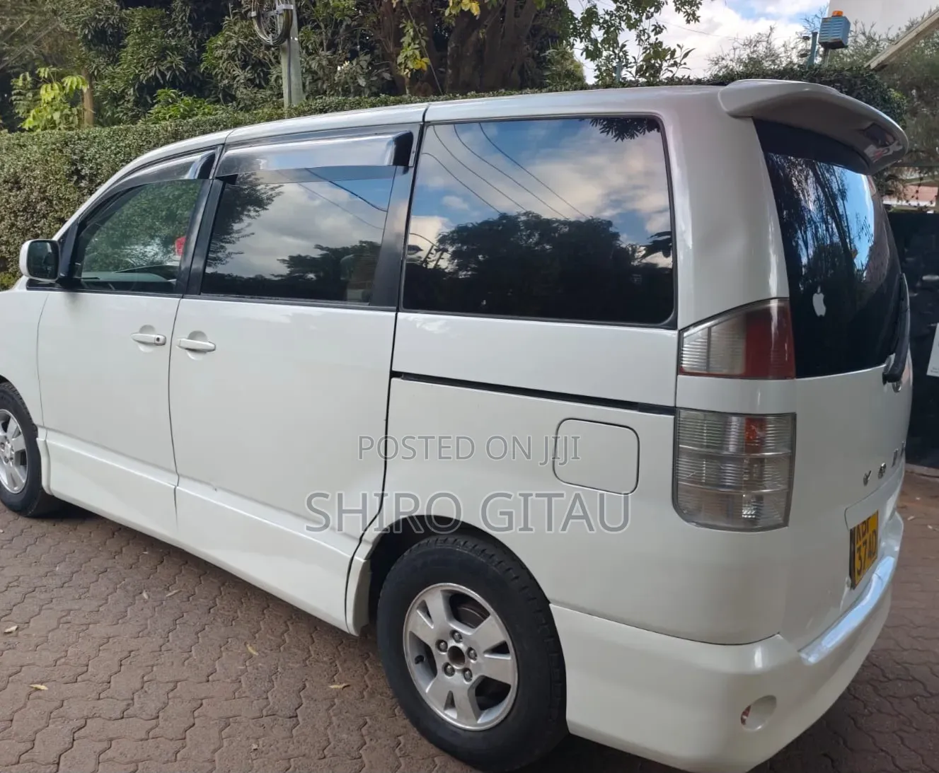 Toyota Voxy 2002 White