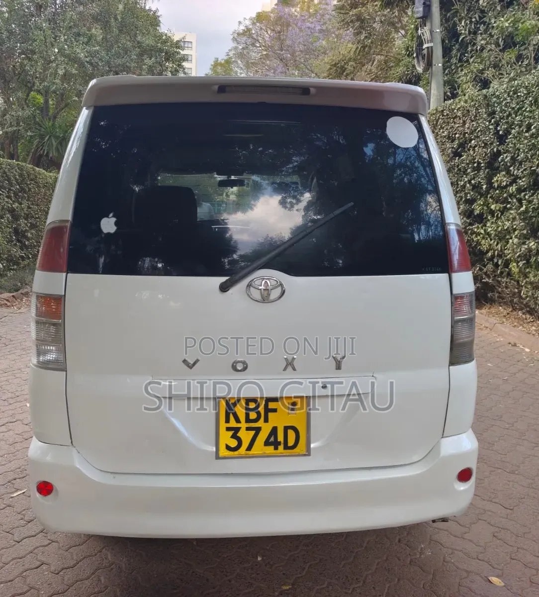Toyota Voxy 2002 White