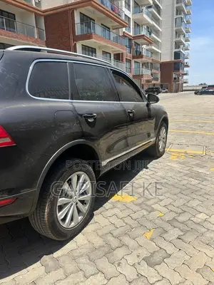 Volkswagen Touareg 2011 Gray