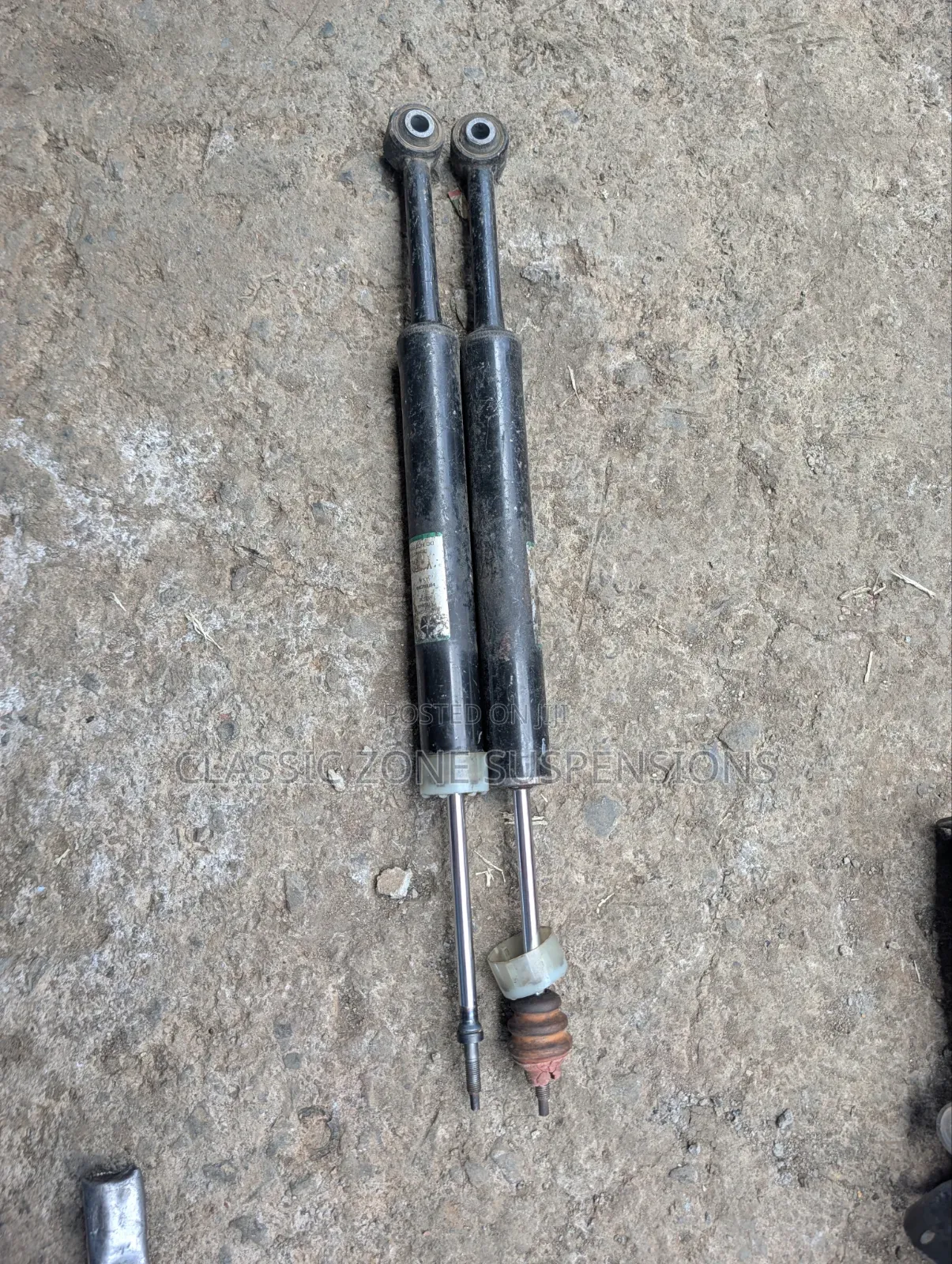 Jeep Cherokee Rear Shockz.