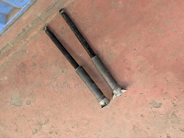 Volvo V40 Back Shock Absorbers. - thumbnail 3