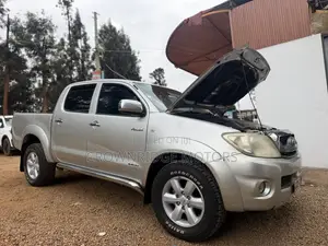Toyota Hilux 2012 Silver