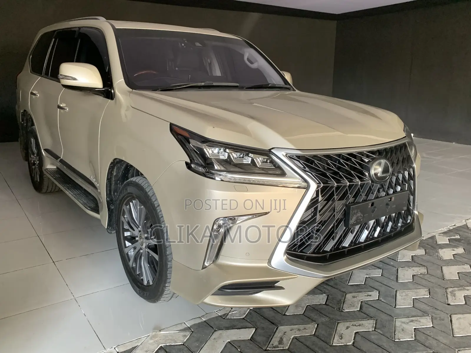 Lexus LX 570 (5 seats) AWD 2019 Ivory