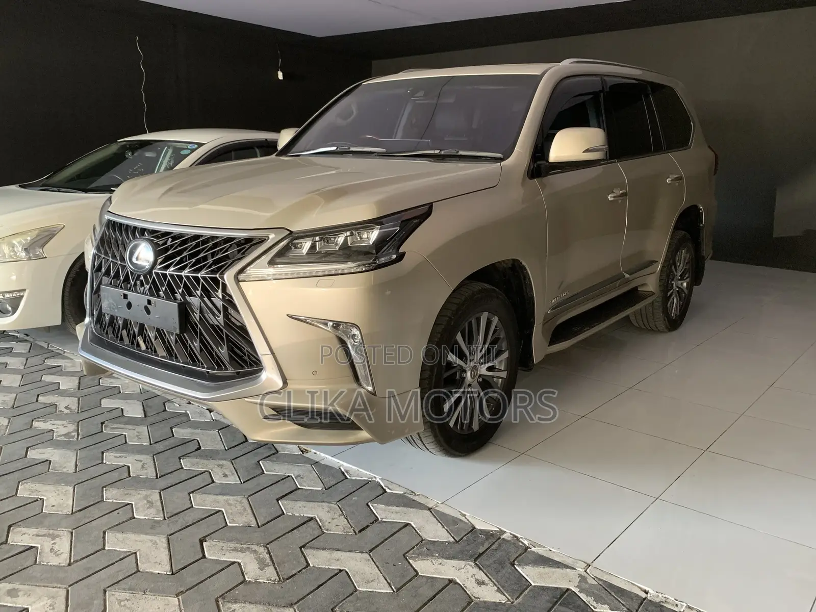 Lexus LX 570 (5 seats) AWD 2019 Ivory