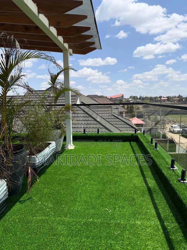 Artificial 30mm Grass Carpet for Backyard -No Fading - thumbnail 2