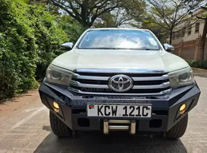 Toyota Hilux Revo Double Cab Deisel 2.8 AWD 2016 White