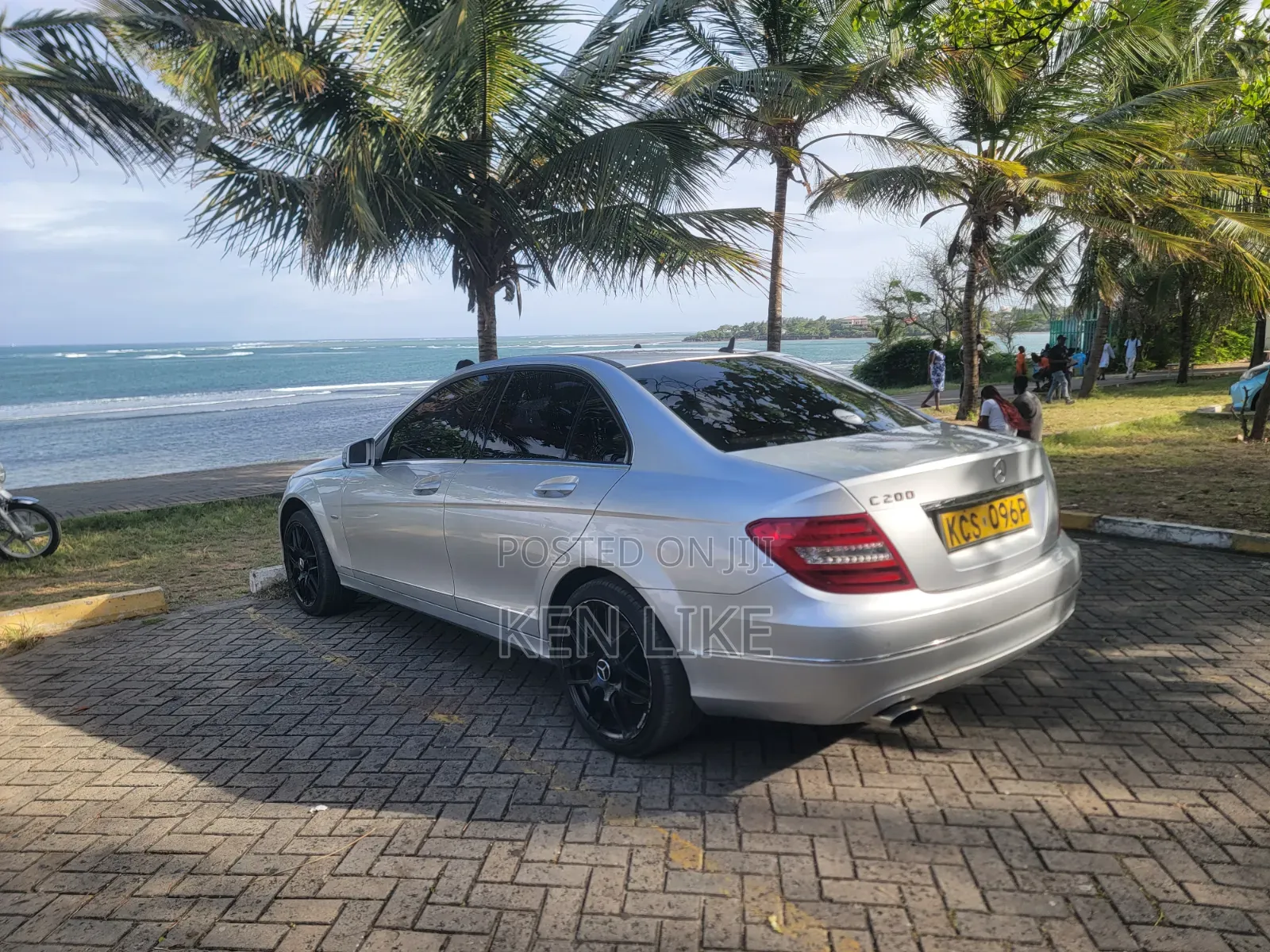Mercedes-Benz C200 2011 Silver