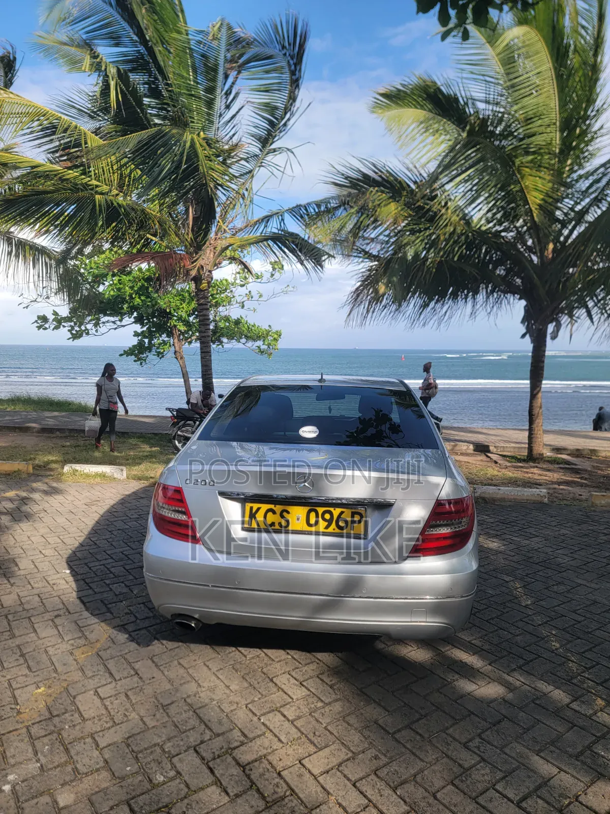 Mercedes-Benz C200 2011 Silver