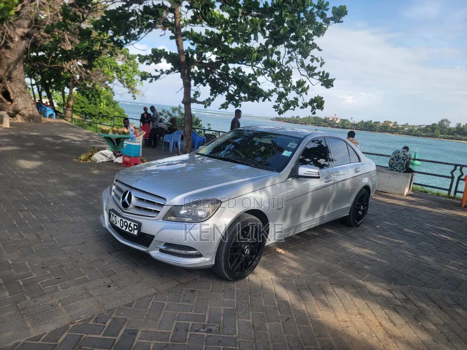 Mercedes-Benz C200 2011 Silver