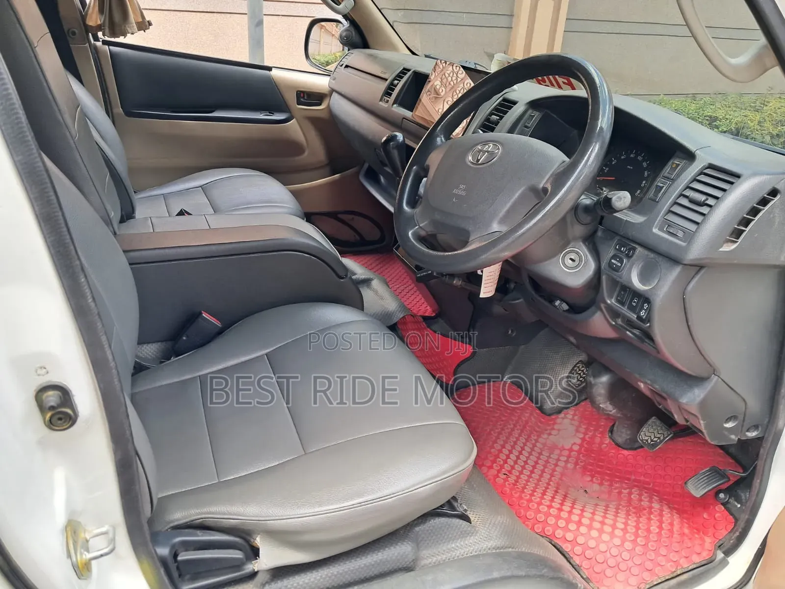 Toyota HiAce 2017 White