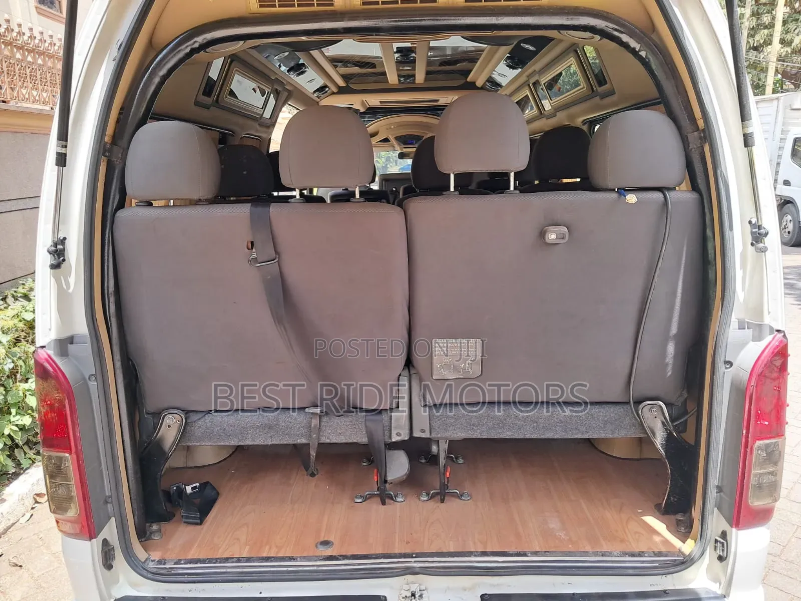 Toyota HiAce 2017 White