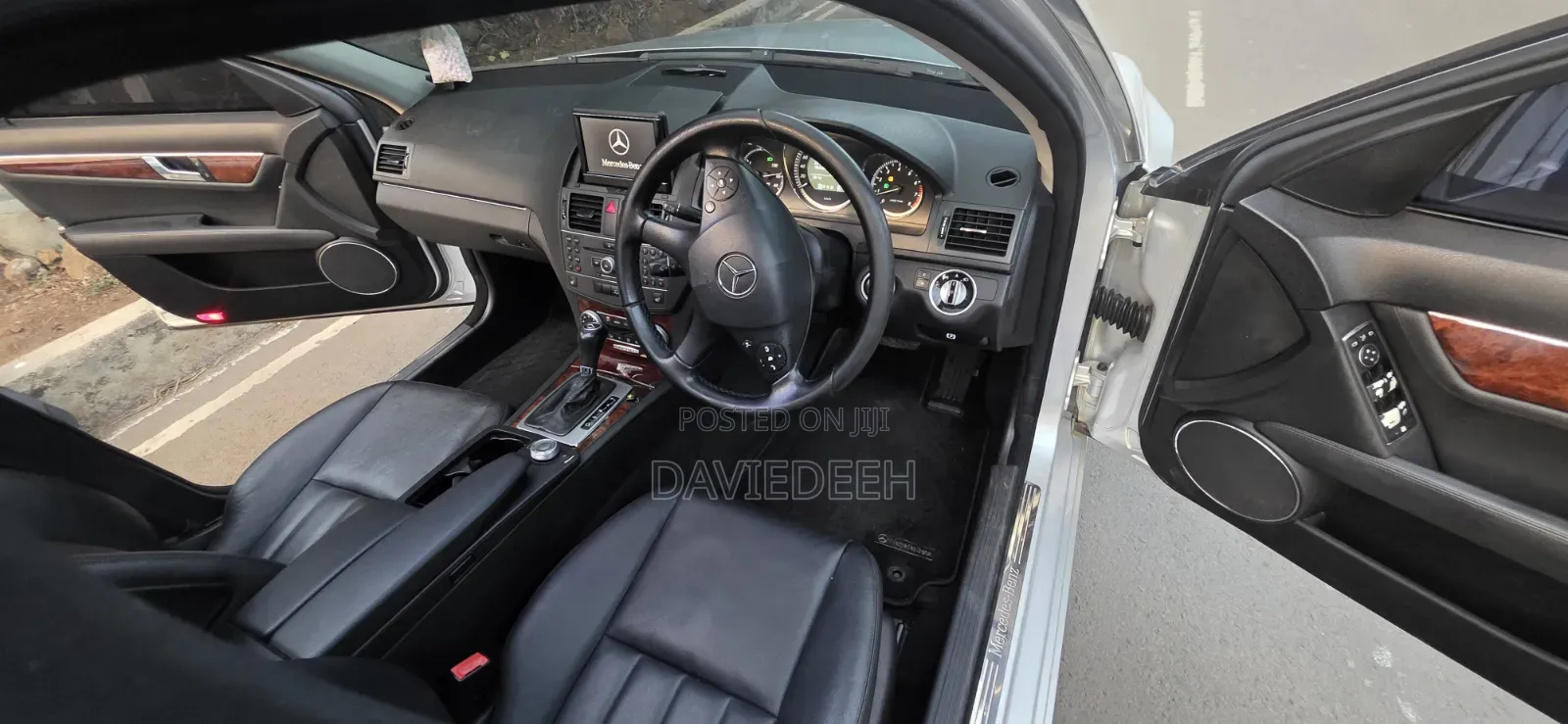 Mercedes-Benz C200 2011 Silver