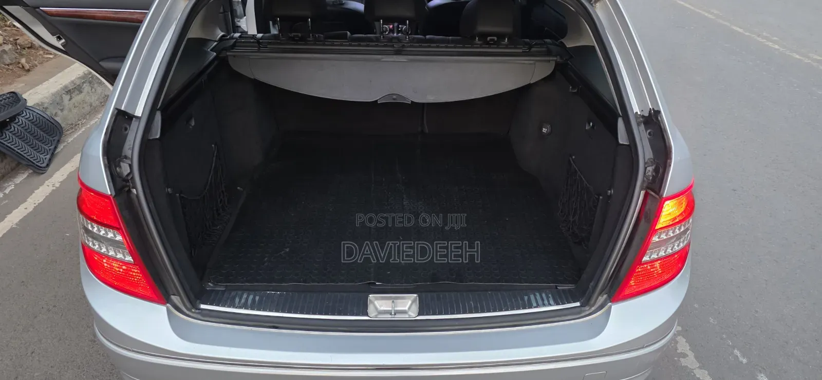 Mercedes-Benz C200 2011 Silver
