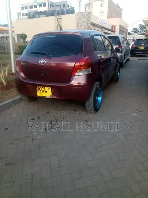 Toyota Vitz 2011 Maroon