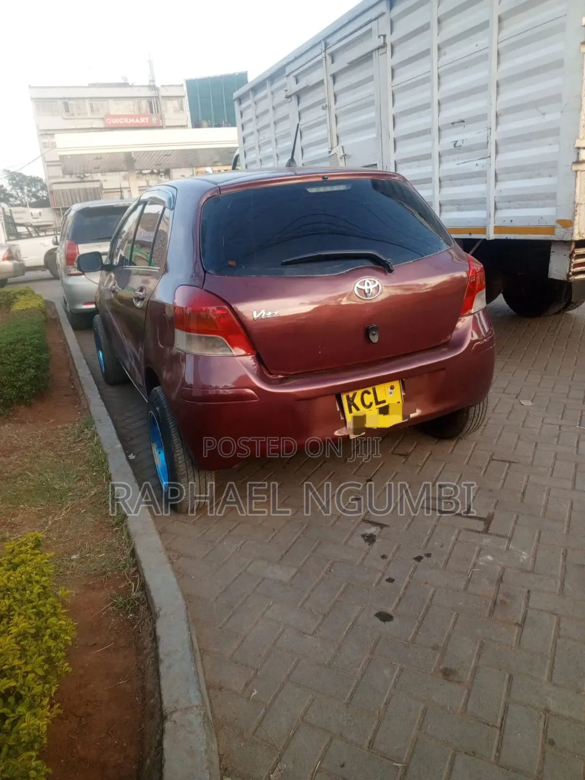 Toyota Vitz 2011 Maroon