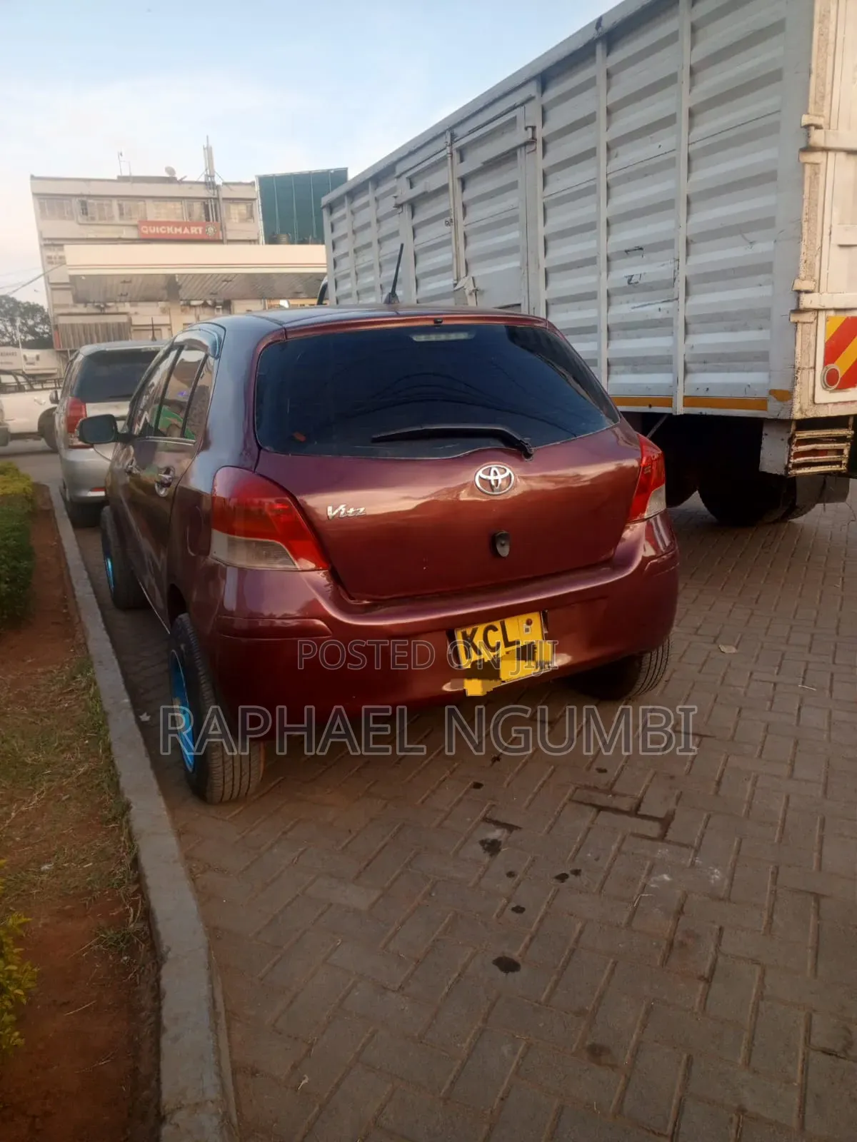 Toyota Vitz 2011 Maroon