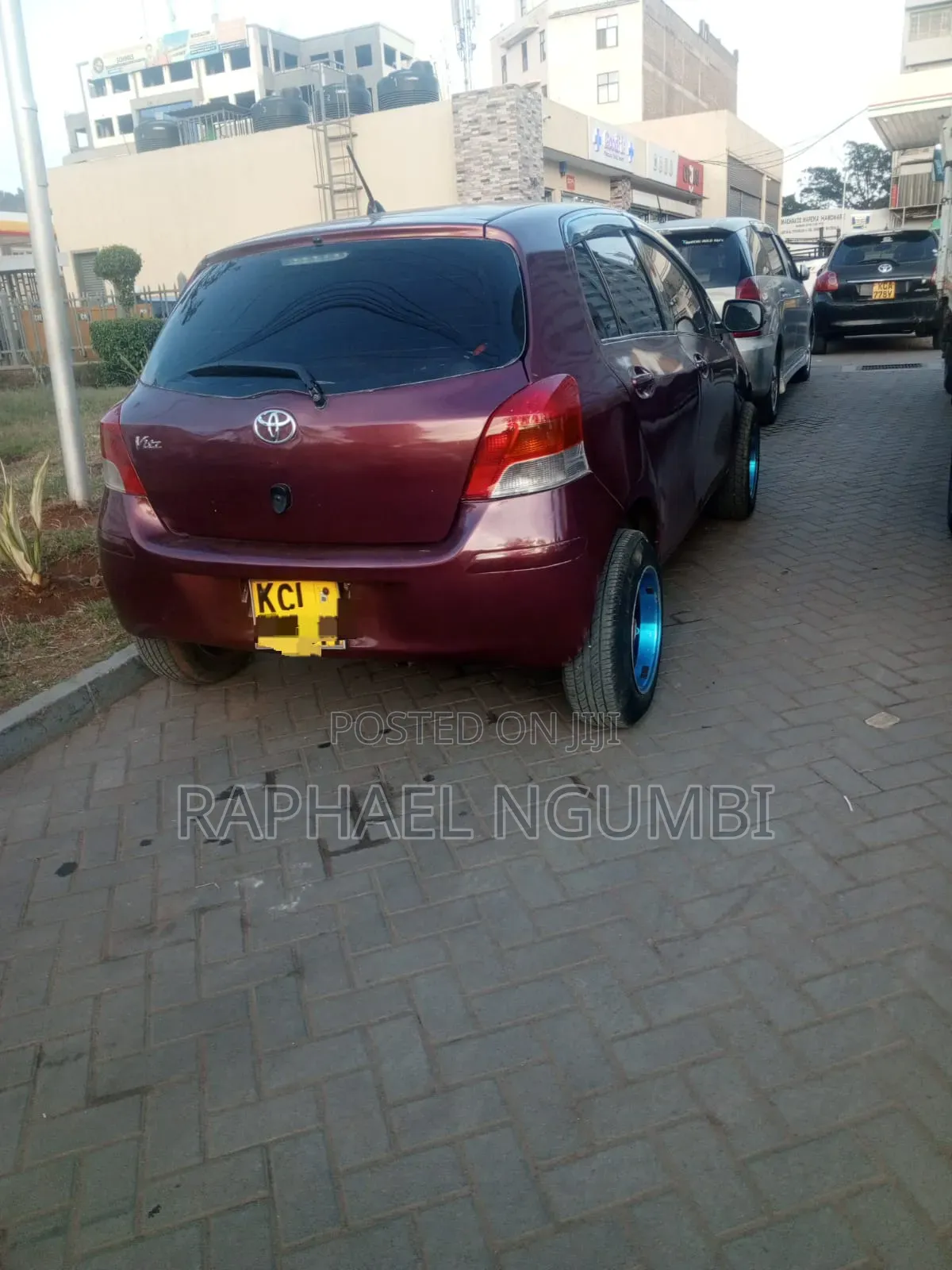 Toyota Vitz 2011 Maroon