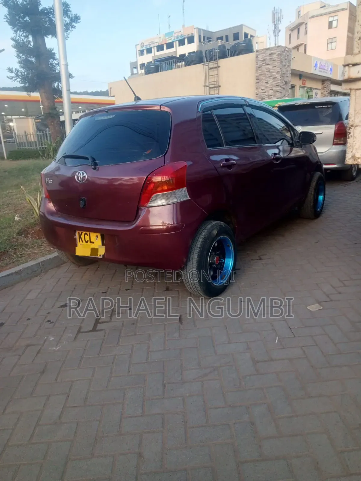 Toyota Vitz 2011 Maroon