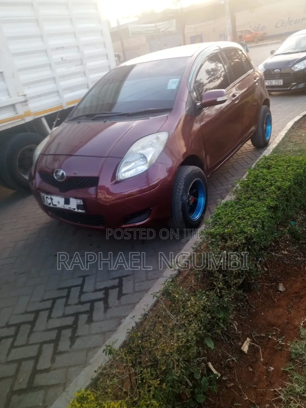 Toyota Vitz 2011 Maroon