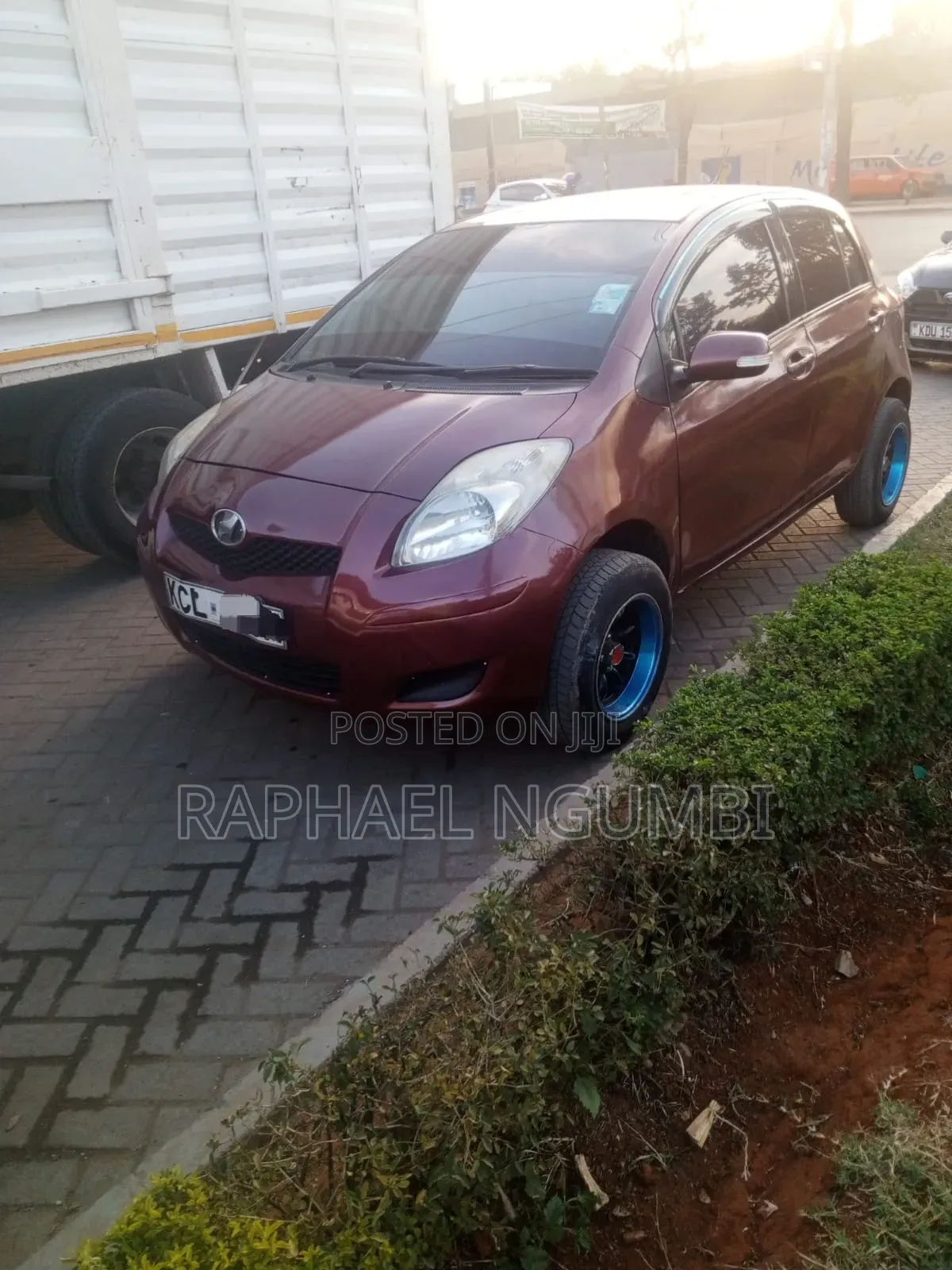 Toyota Vitz 2011 Maroon