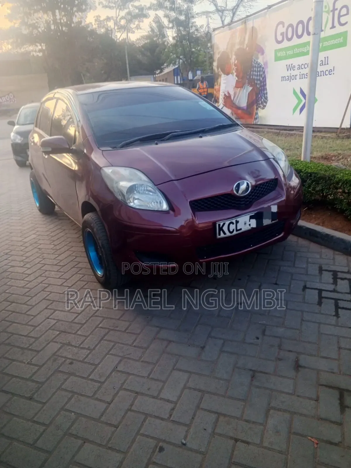 Toyota Vitz 2011 Maroon