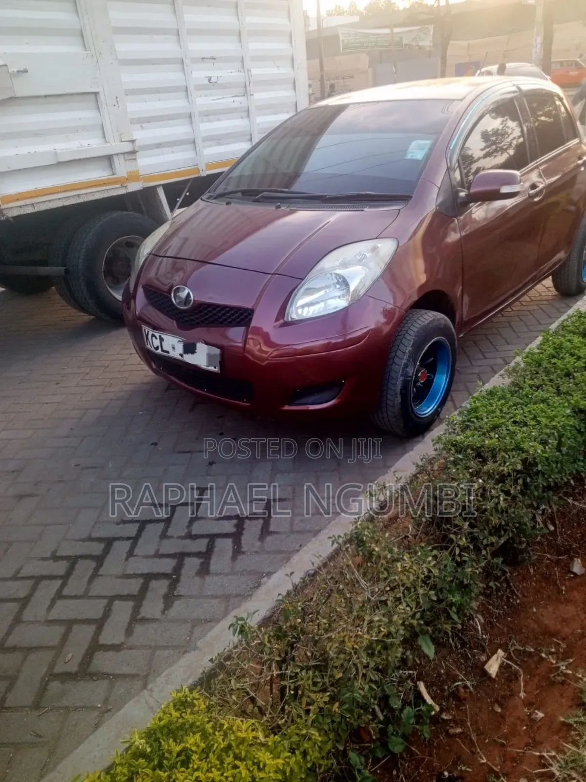 Toyota Vitz 2011 Maroon