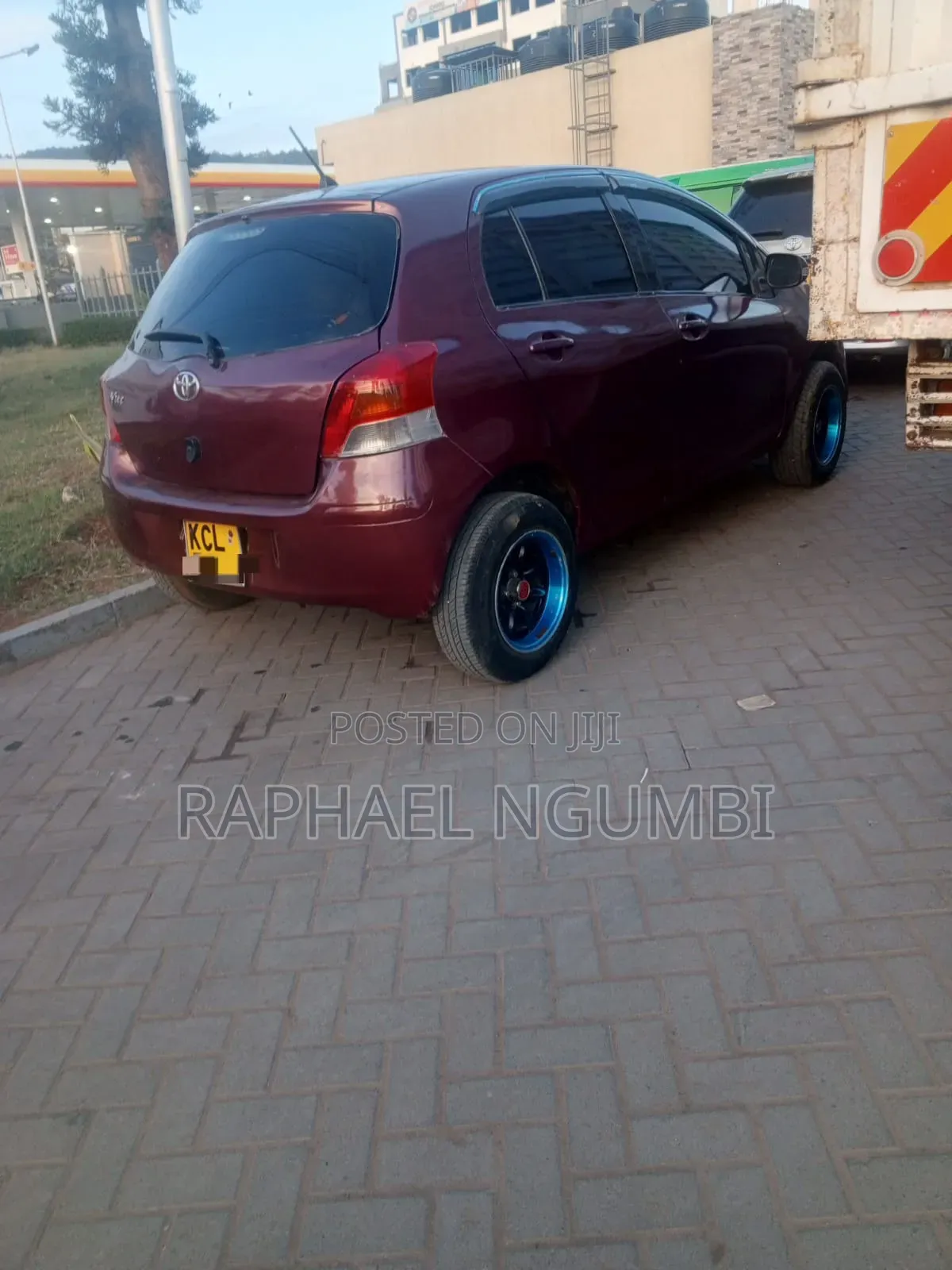Toyota Vitz 2011 Maroon