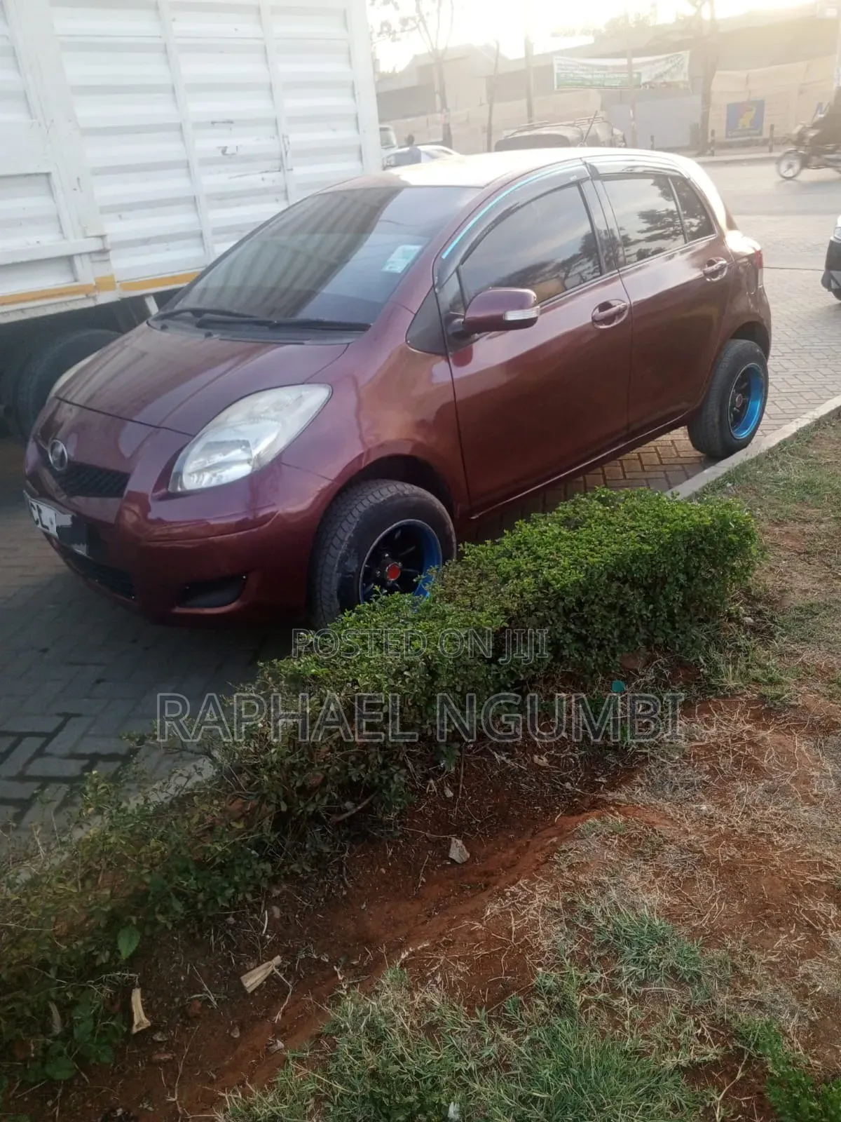 Toyota Vitz 2011 Maroon